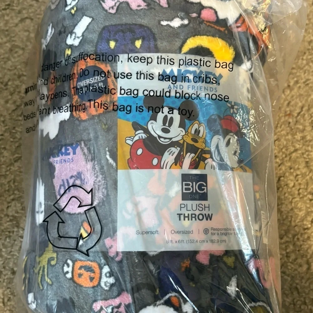 Disney Halloween Themed Fleece Blanket NEW 60x72” Donald Daisy Duck Minnie Mouse